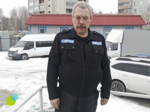 Сергей Кузнецов в форме охранника