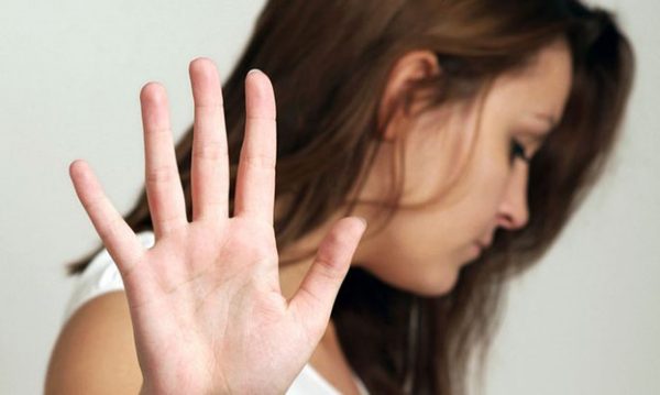 Как тактично отказать незнакомому мужчине или парню?