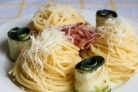 Спагетти с цукини и беконом