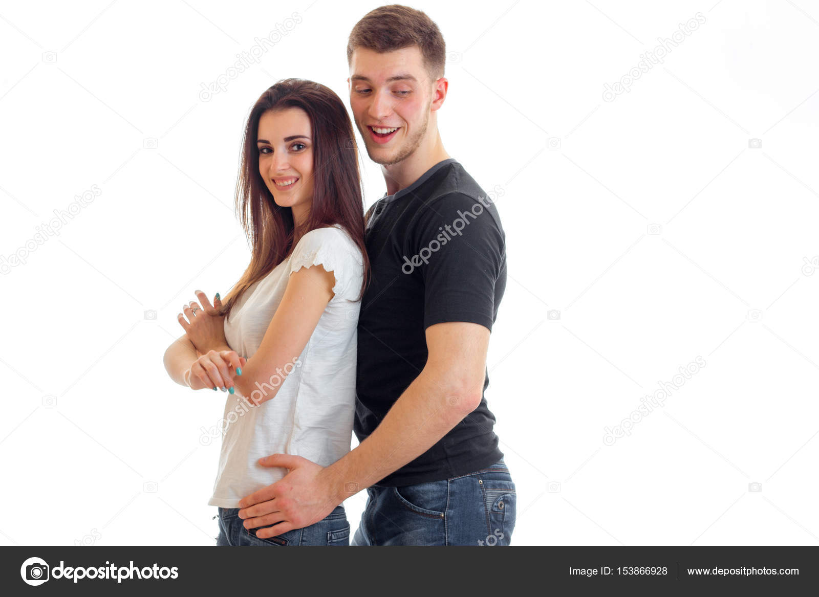 Мужчина и женщина смотрят друг другу в глаза фото