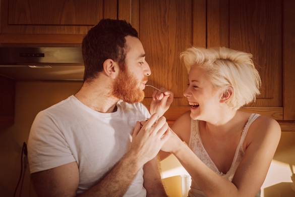 young-couple-at-the-kitchen