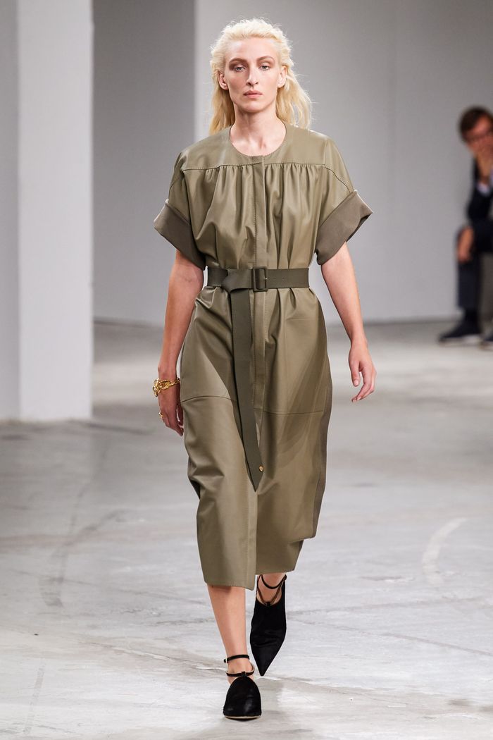 Модное платье с поясом 2020 из коллекции Agnona