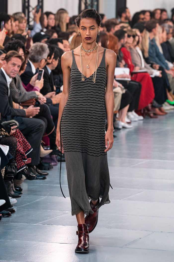 Модное длинное платье 2020 из коллекции Chloé